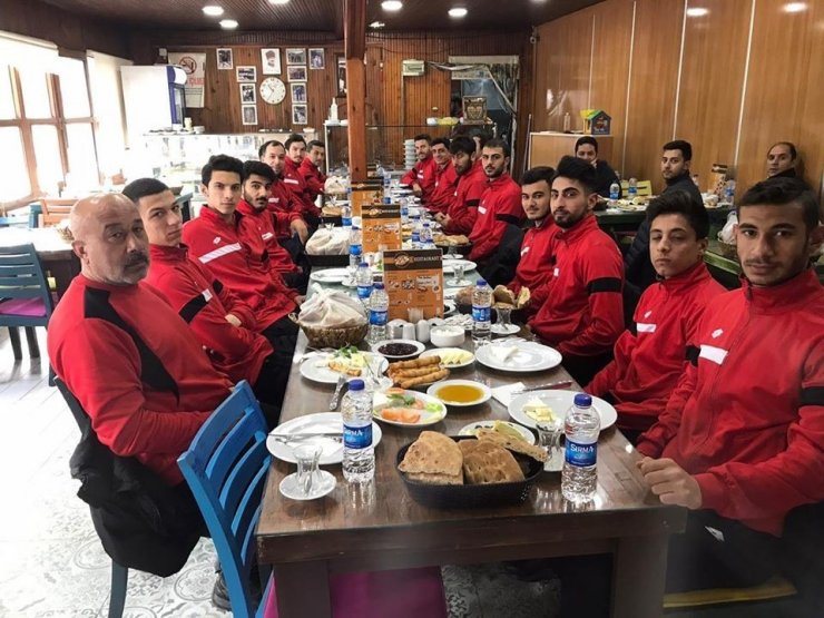 Bilecik esnafından Bilecikspor’a moral yemeği