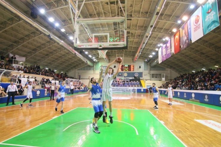 Kağıtspor şampiyonluk yolunda ilerleyişini sürdürüyor