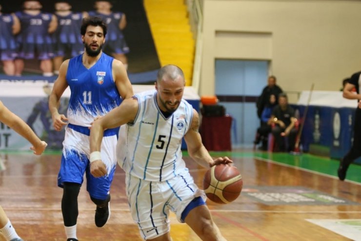 Kağıtspor şampiyonluk yolunda ilerleyişini sürdürüyor