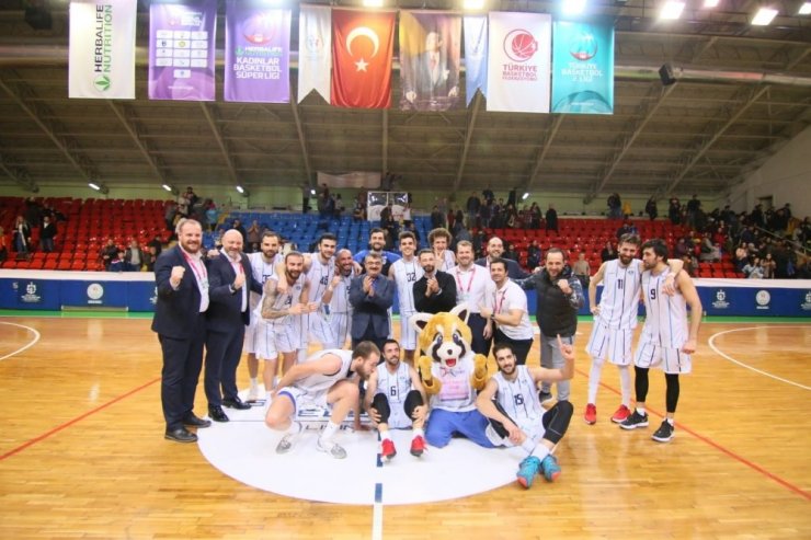 Kağıtspor şampiyonluk yolunda ilerleyişini sürdürüyor