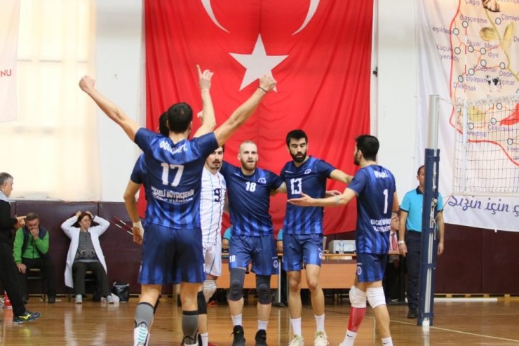 Kağıtspor voleybolda liderliği geri aldı