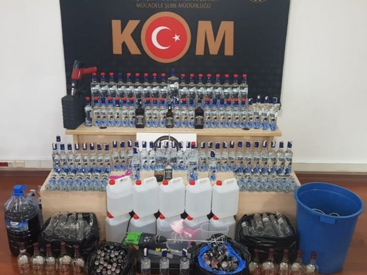 Denizli’de 131 şişe kaçak içki ve 256 litre sahte alkol ele geçirildi