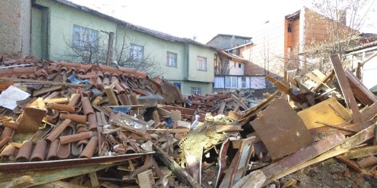 Patlamada ekmek tekneleri yıkılan esnaf zararlarının karşılanmasını istiyor
