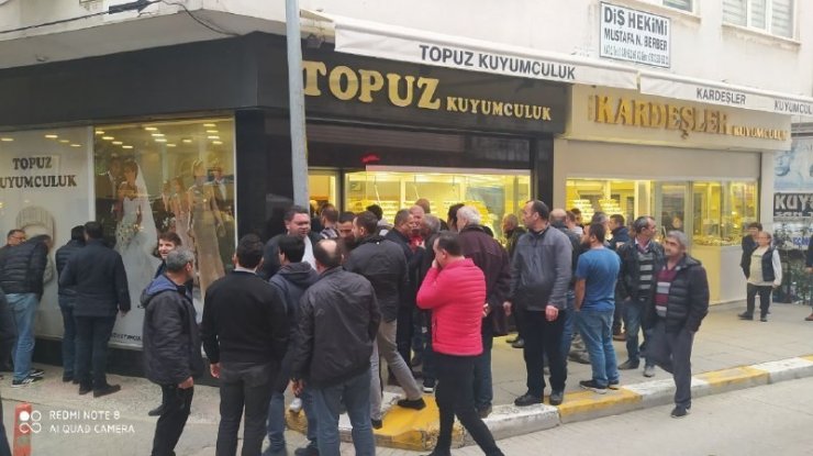 Kurusıkı tabanca ile kuyumcuyu soymaya kalkışınca yakalandı