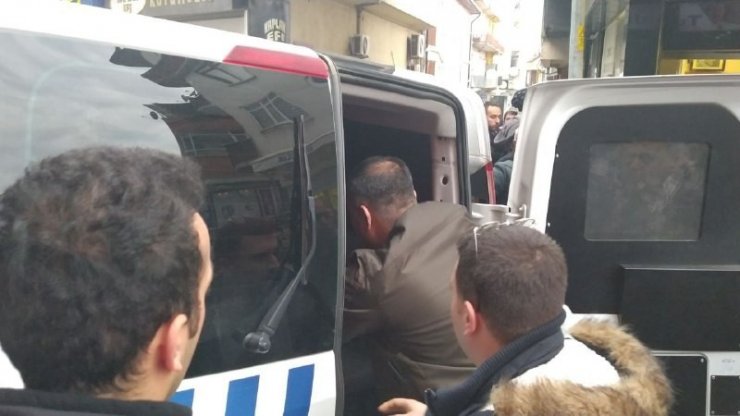 Kurusıkı tabanca ile kuyumcuyu soymaya kalkışınca yakalandı