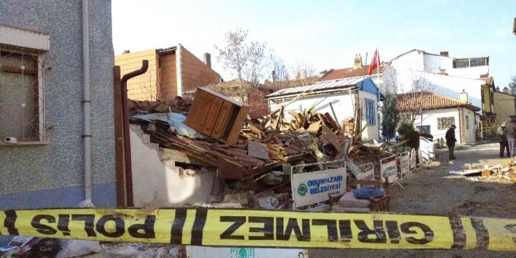 Patlamada ekmek tekneleri yıkılan esnaf zararlarının karşılanmasını istiyor