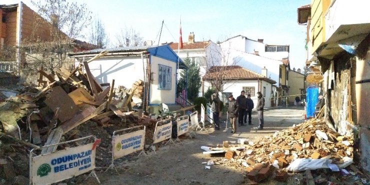 Patlamada ekmek tekneleri yıkılan esnaf zararlarının karşılanmasını istiyor