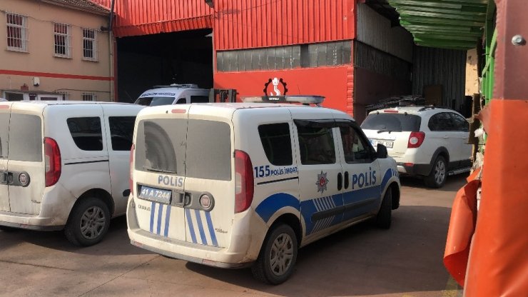 Fabrikanın çatısından düşen boya ustası öldü