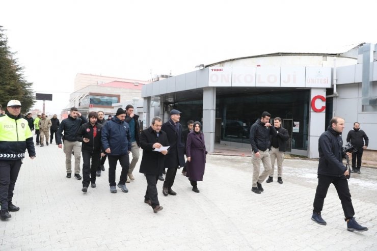 Bakan Soylu, konteyner kent kurulacak alanı inceledi