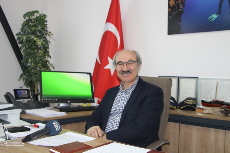 Marmara'daki balıkçılar ağlara yapışan "deniz salyası"ndan dertli