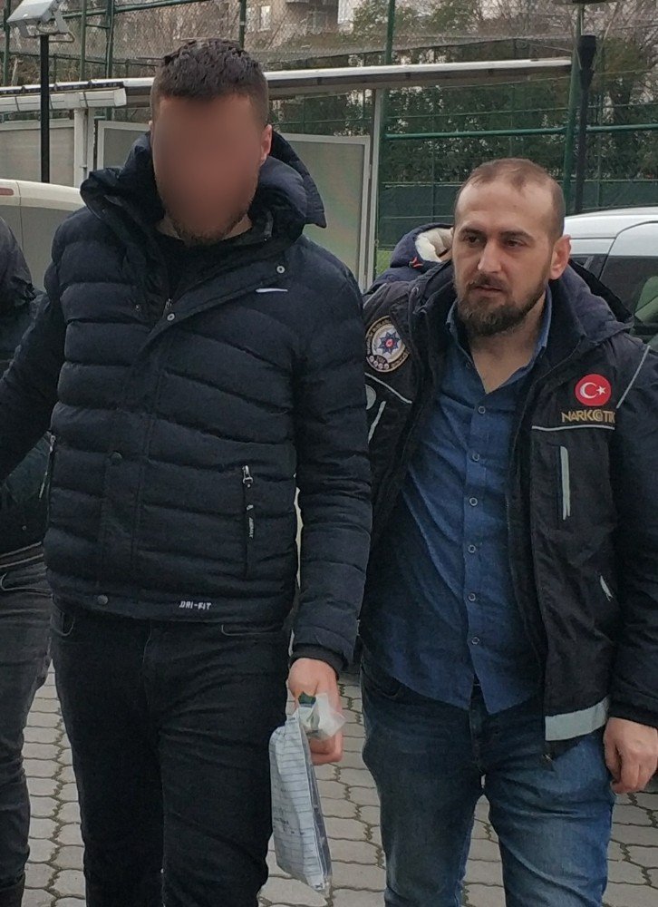Uyuşturucu ticaretinden 2 gözaltı