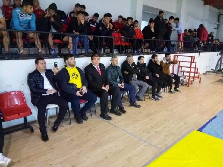 Şehidin ismi güreş turnuvasına verildi
