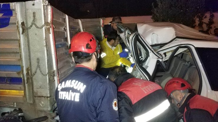Samsun’da aracıyla tırın altına giren iş adamı ağır yaralandı