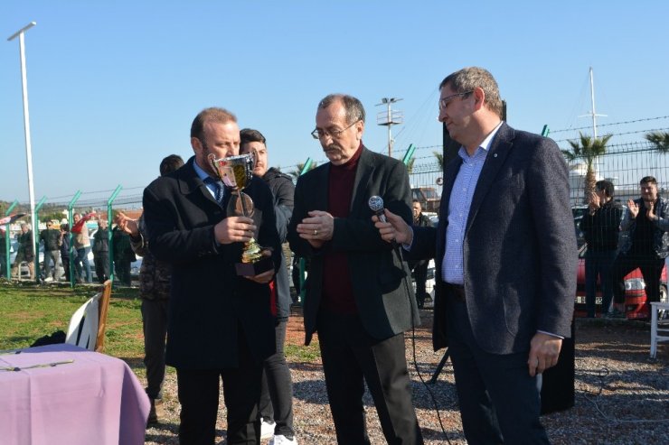 Şampiyonluk kupasını başkanlarının mezarına götürdüler