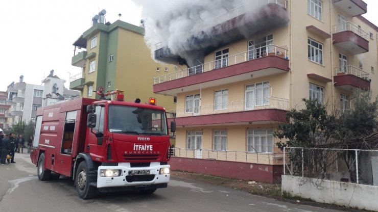 Soba patlaması sonucu çıkan yangında ev kullanılmaz hale geldi