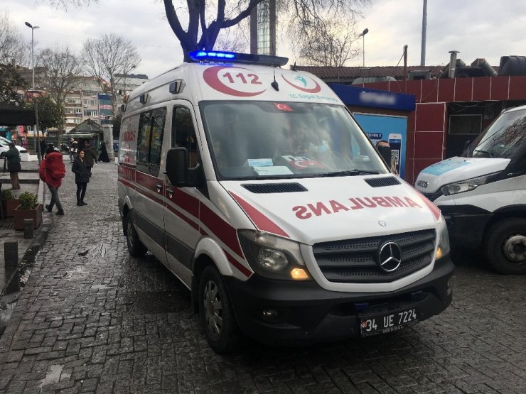 Beşiktaş’ta zabıtalar bıçaklı kavgayı çöp süpürgesiyle ayırdı