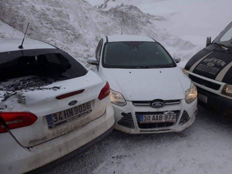 Derecik’te 7 araç birbirine girdi