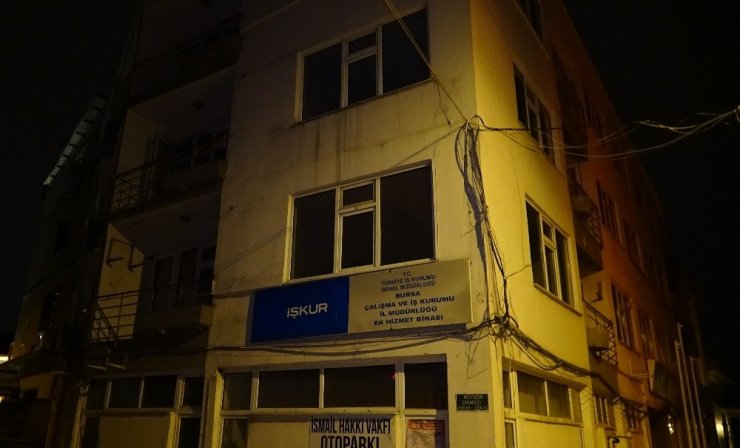 Hırsızlar iŞKUR binasına demir kesme makasıyla girdi, bekçiler olayı önledi