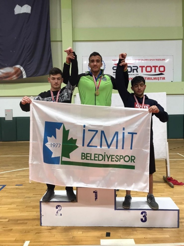 İzmit Belediyesporlu güreşçiler Kocaeli’yi temsil edecek
