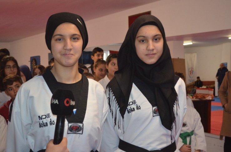 İkiz taekwondocular minderde başarıya doymuyor