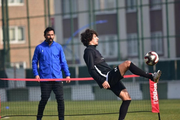 Cihat Arslan Manisa FK ile ilk antrenmana çıktı