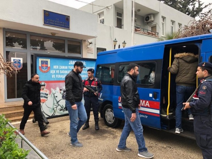 Sürat teknesiyle Kıbrıs’a kaçmaya çalışan göçmenler yakalandı