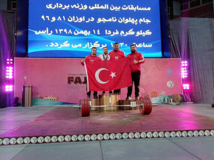 Milli halterci Bünyamin Sezer'den 1 gümüş, 2 bronz madalya