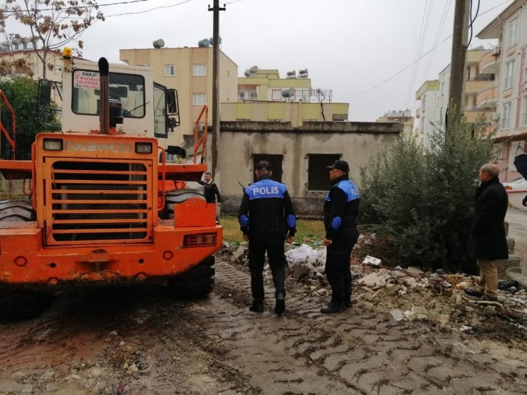 Osmaniye’de metruk binalar yıkıldı