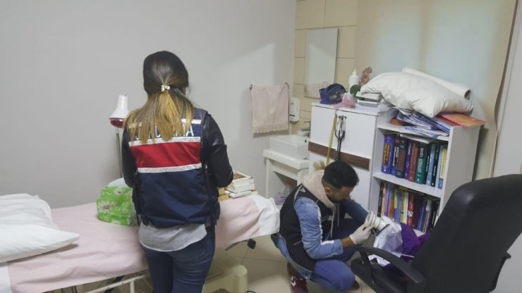 Doktor ve eczanelere renkli reçete operasyonu: 12 gözaltı