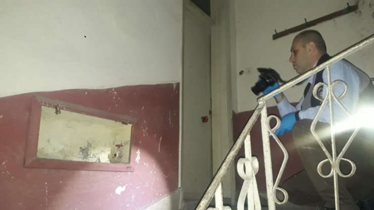 Apartmanın su saatleri çalındı