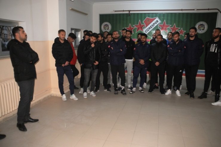 Cizre Spor Kulüp Başkanı Sefinç, gözyaşları içinde sporcularla vedalaştı