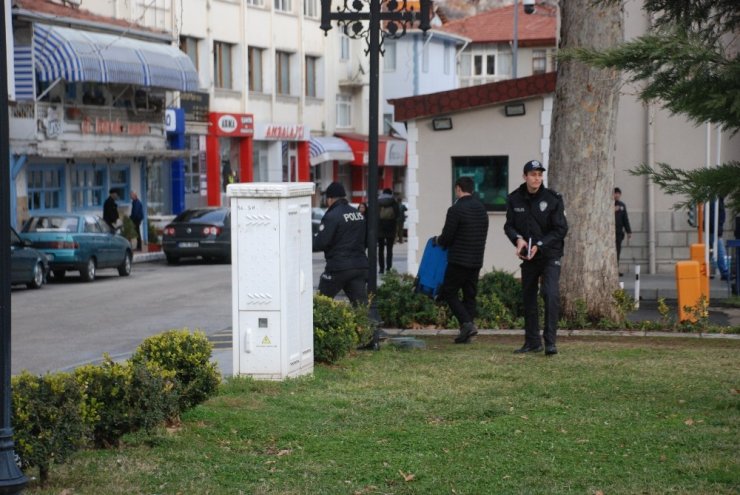 Tokat’ta, şüpheli valizden kıyafet çıktı