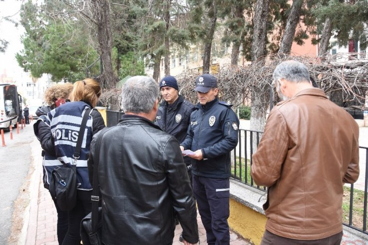 Antalya’da denetim uygulamasında 2 bin 950 şahıs incelendi