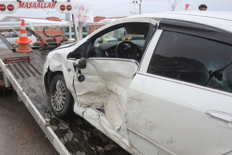 Van’da trafik kazası: 2 yaralı