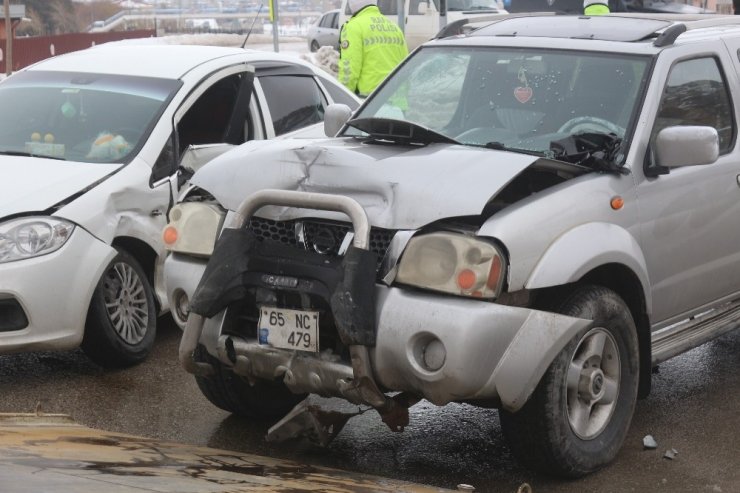 Van’da trafik kazası: 2 yaralı