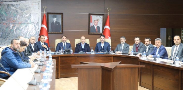 Bakan Albayrak: "Elazığ ve Malatya’da yaraları hızlıca saracağız"