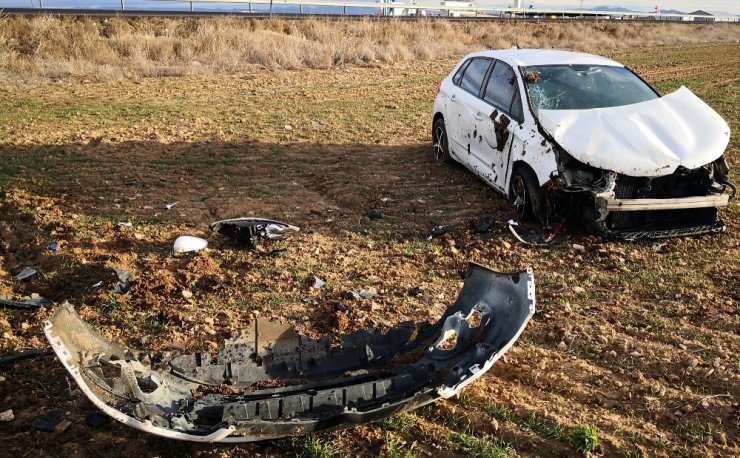 Aksaray’da otomobil şarampole takla attı: 2 yaralı