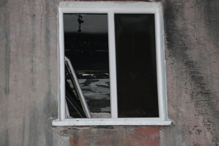 Ankara’da 5 katlı binada çıkan yangında 2’si çocuk 4 kişi dumandan etkilendi