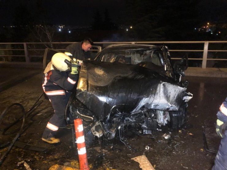Ankara’da hurdaya dönen otomobilden yaralı kurtuldu