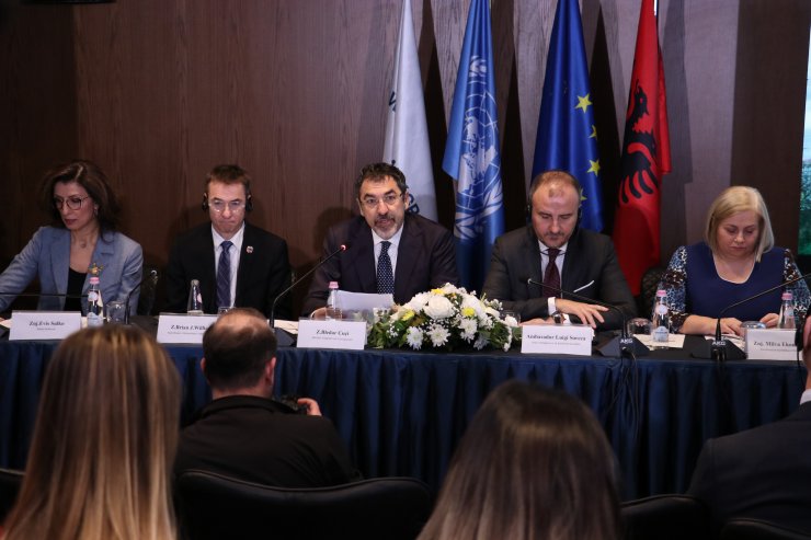 Arnavutluk'taki depremin neden olduğu zarar yaklaşık 1 milyar avro