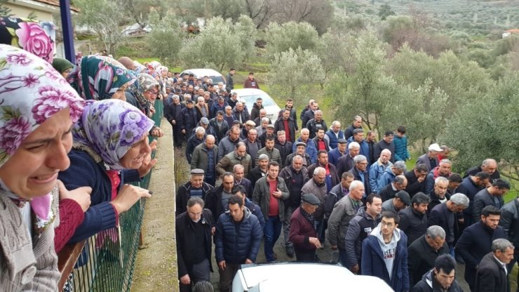 Kızıyla aynı odada ilik bekleyen baba son yolculuğuna uğurlandı