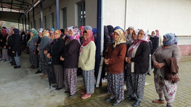 Kızıyla aynı odada ilik bekleyen baba son yolculuğuna uğurlandı