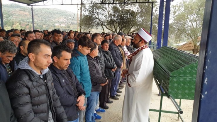 Kızıyla aynı odada ilik bekleyen baba son yolculuğuna uğurlandı