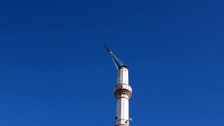 Minare kubbesinin yıkılma anı İHA kamerasında