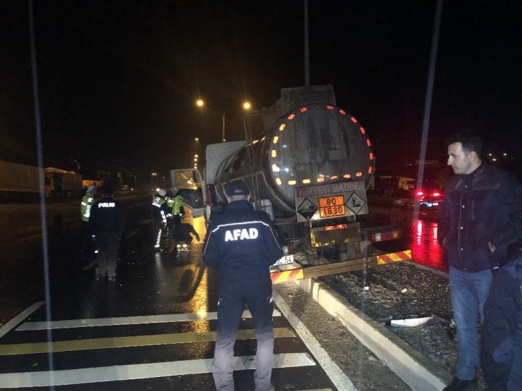 Refüje çıkan sülfürik asit yüklü tanker korkuttu