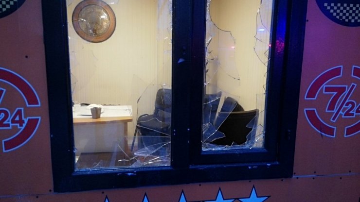Esenyurt’ta taksiciler birbirine girdi, ortalık karıştı: 2 yaralı