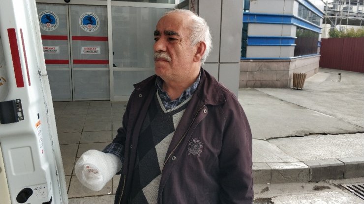 Yanan evlerini söndürmek isterken yanarak ölümden döndüler
