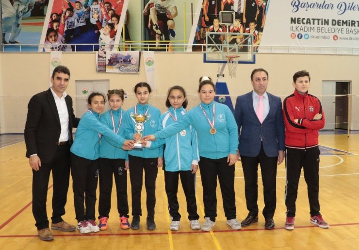 Badminton yıldızlar il birincileri belli oldu