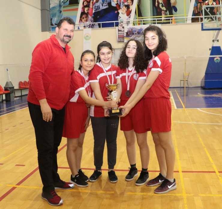 Badminton yıldızlar il birincileri belli oldu