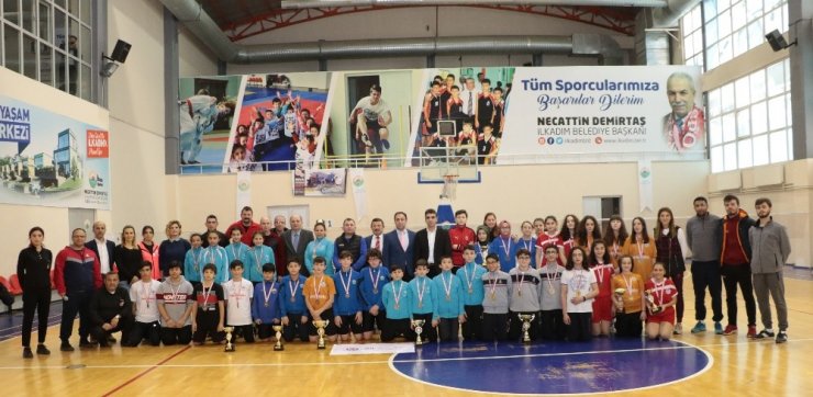 Badminton yıldızlar il birincileri belli oldu